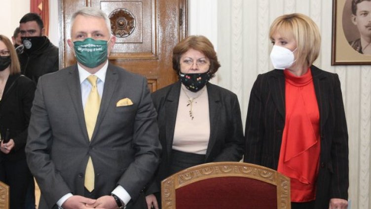 Манолова: Подкрепяме кабинет на промяната