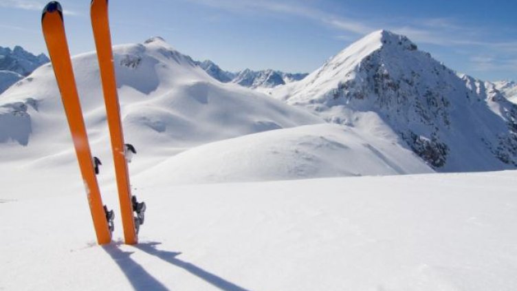 Ремонтират влека към ски пистата във Вълчи дол