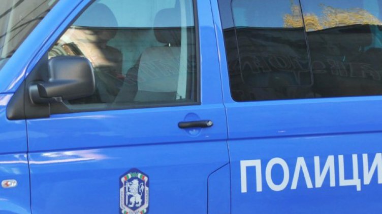 Гонка по "Цариградско": Хванаха бус с афганистанци