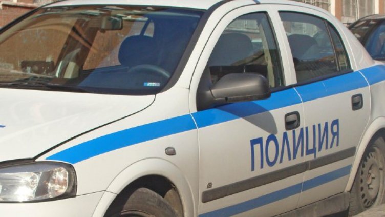 Мъж заплаши жена си, че ще я убие пред децата им