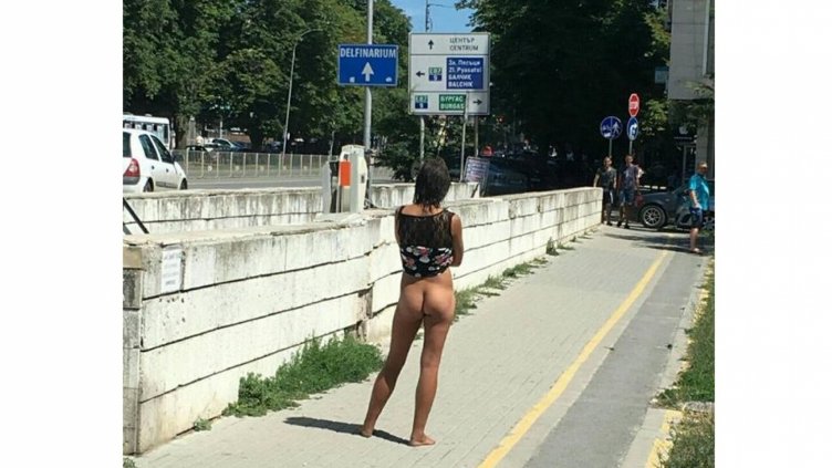 Варненка (пак) лъсна гола в центъра на града