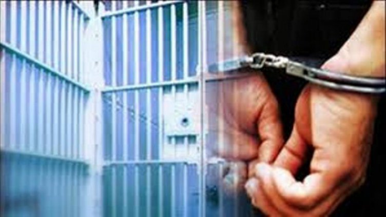 Затворник си заши устата с игла в знак на протест