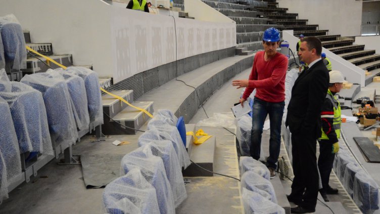 Ремонтът на зала „Конгресна“ върви с пълна сила  (+СНИМКИ)