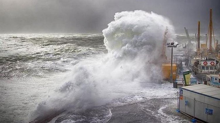 Циклонът Медея връхлита Гърция