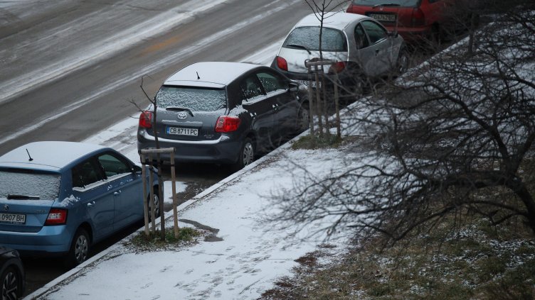 Много закъсали автомобили на Подбалканския път