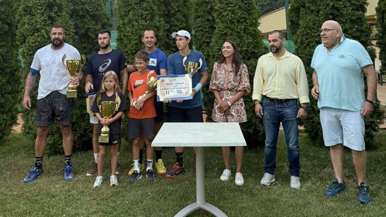 23 двойки си оспорваха първото на място на "Про-Ам" турнира по тенис във Варна