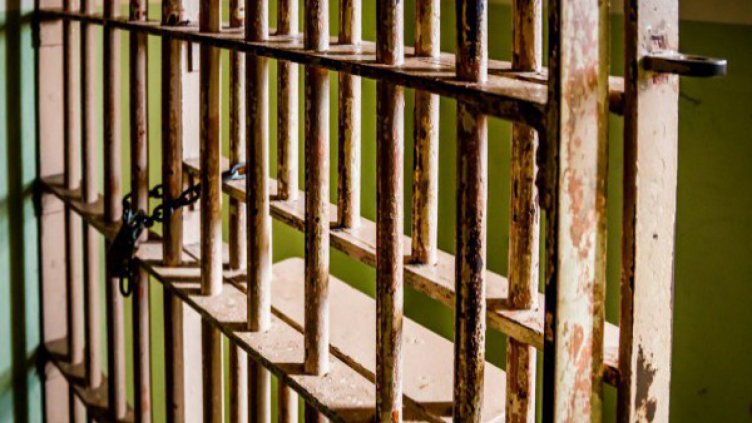 Оставиха в ареста мъж, откраднал бижута от варненски мол