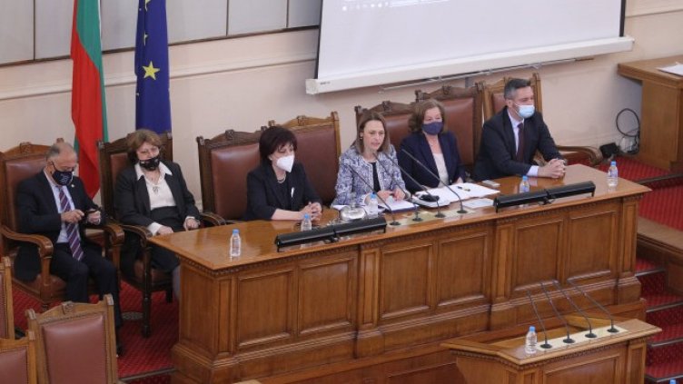 Първото редовно заседание на НС премина под знака на обидите