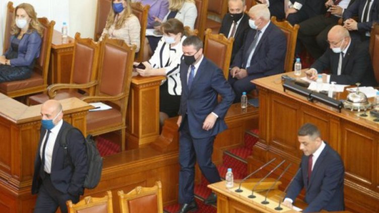 След кратък дебат: решават съдбата на кабинета във вторник