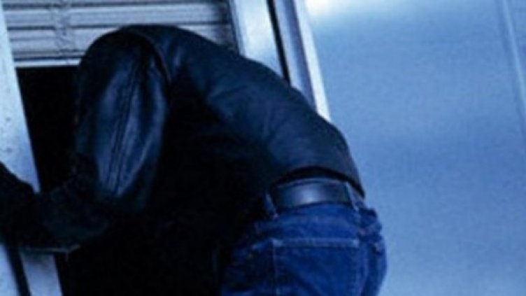 Арестуваха изнасилвач, нападнал млада жена в дома й