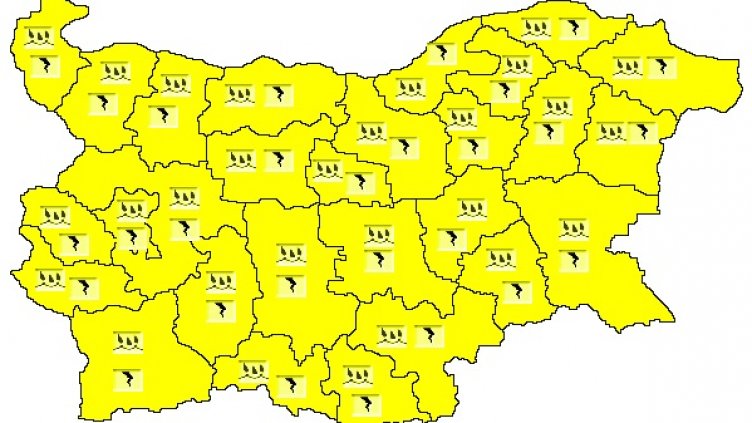 Обявиха жълт код за валежи за цялата страна