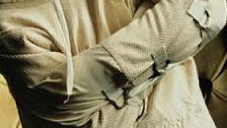 Бивш надзирател избягал през дупка в психиатрията