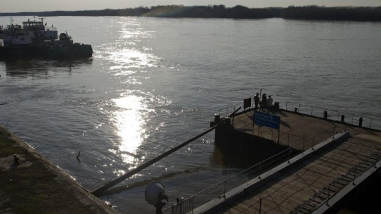 Молдовски кораб заседна в Дунав