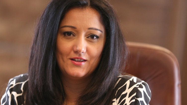 Павлова: Спираме поръчки, за да се разграничим от неверните внушения, че те са в ръцете на едни и същи фирми