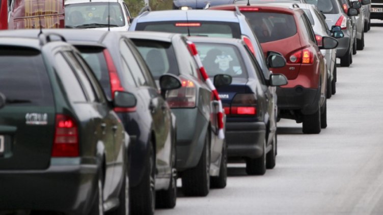 Засилен e трафикът по пътищата в страната