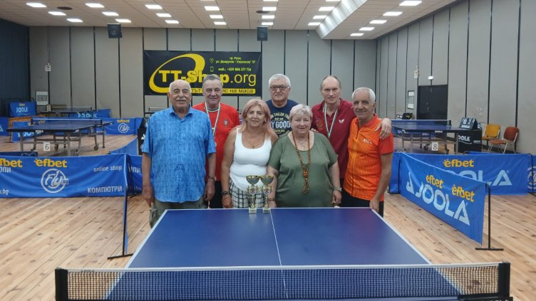 Над 100 състезатели се пуснаха в силен турнир по тенис на маса за ветерани