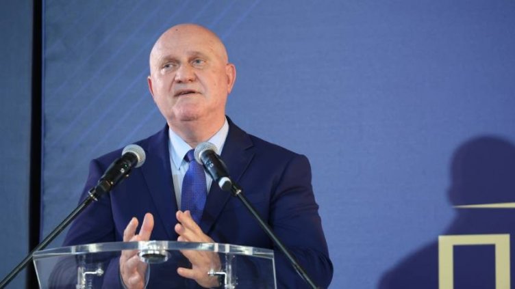 МОН предлага матури онлайн