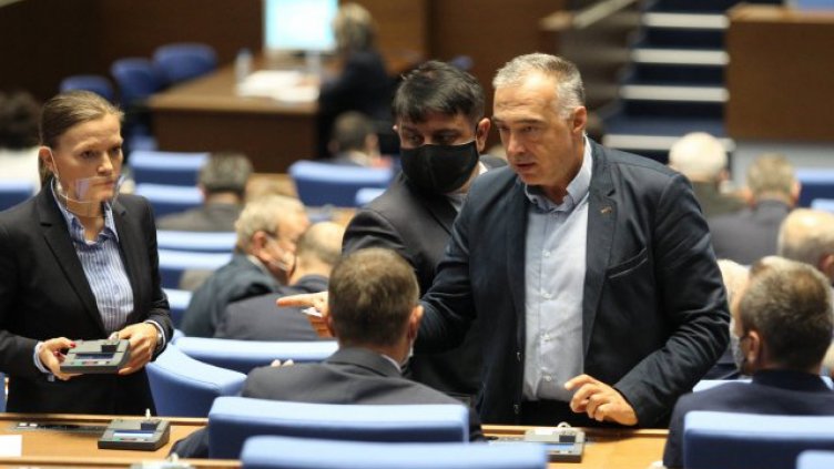 На изборите ще гласуваме с машини и бюлетини