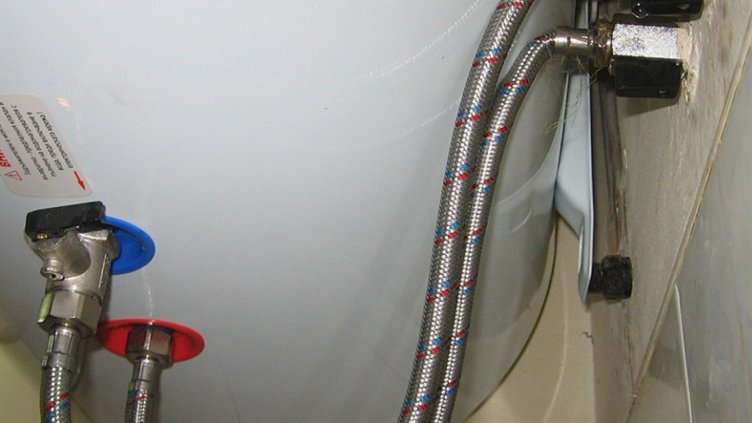 Как да намалим разхода на ток на бойлера?