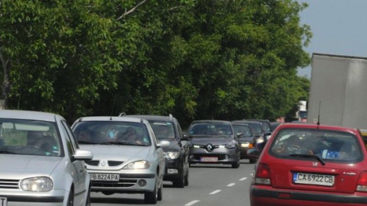 Километрични задръствания по пътя към Гърция