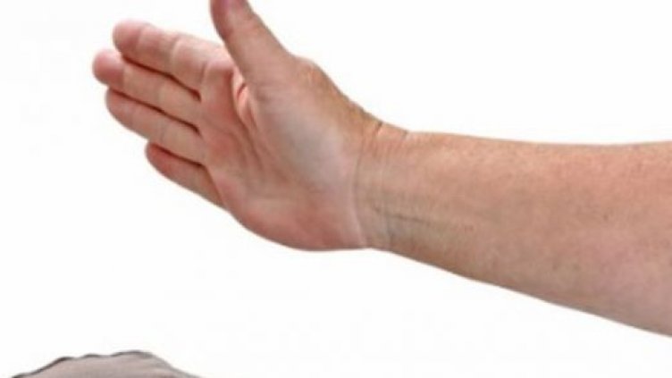 20-годишен залепи шамар на лекарка