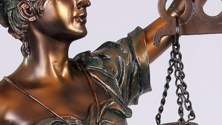 Осъдиха двама младежи за грабеж