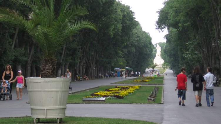 Спипаха двама с трева в Морската градина на Варна 