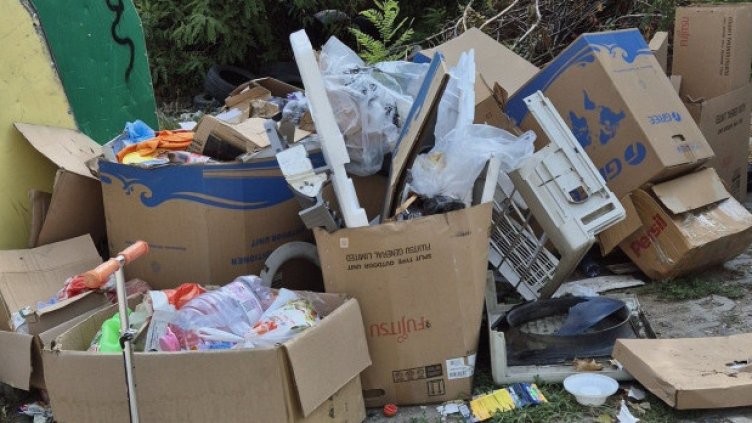 Грозна гледка! До варненски мол се появи сметище