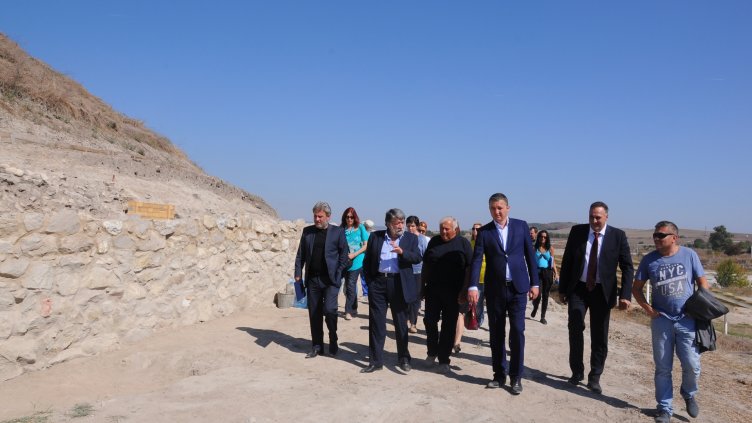 Министър Вежди Рашидов: Субсидиите за разкопките в Солниците в Провадия ще бъдат увеличени