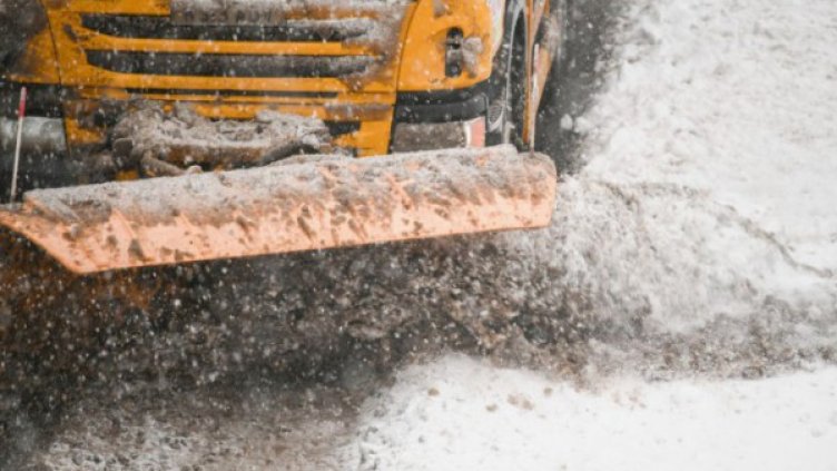 Снежният капан блокира за часове бременна на пътя Варна – Добрич