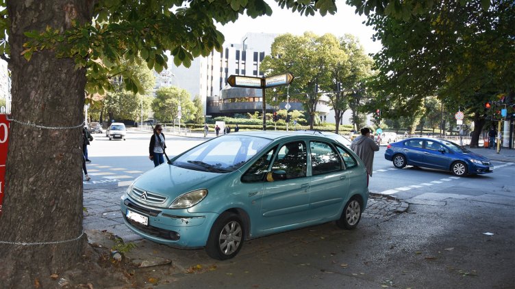 Пoреден епизод от &quot;Паркиране по варненски&quot; (СНИМКИ)