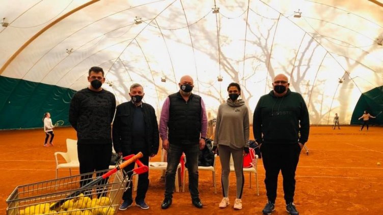 Министър Кралев посети тенис клуб “Черно Море – Елит”