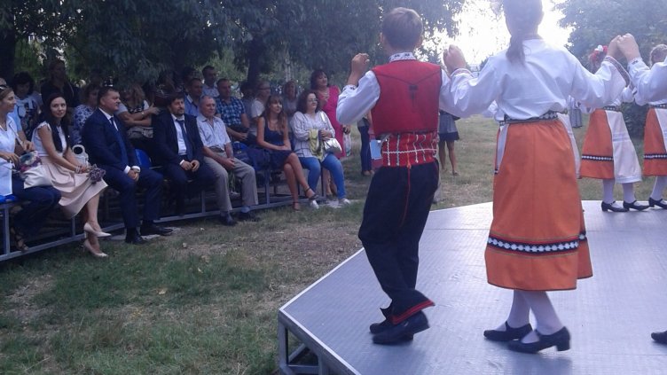 Сцена на открито посрещна учениците от СУ „Гео Милев” в първия учебен ден