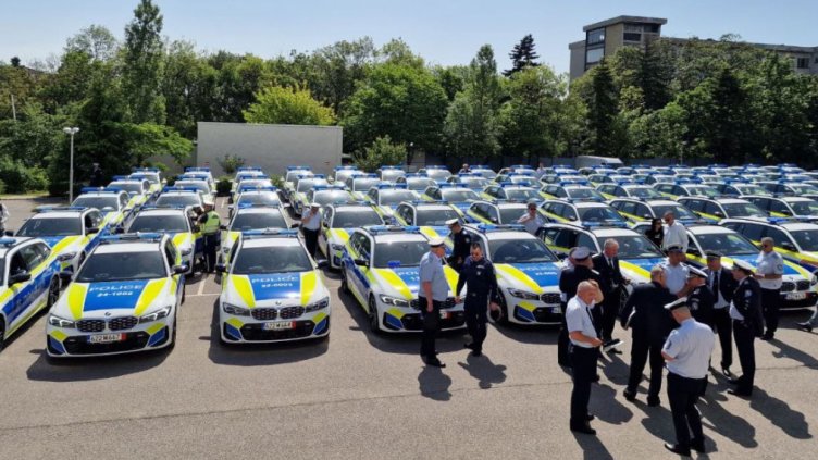 Полицаите "хвърчат" по пътя с нови мощни патрулки (СНИМКИ)