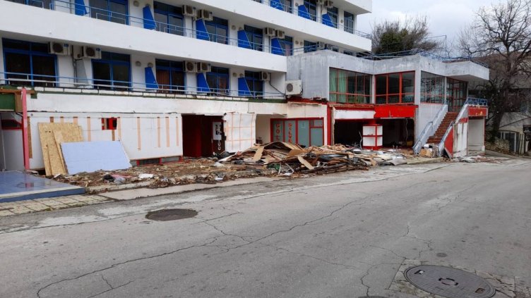 Премахнаха незаконни бараки в "Златни пясъци"