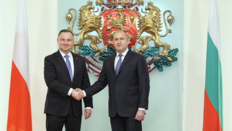 Радев: Полша ремонтира МиГ-овете ни, ние даваме каски и бронежилетки