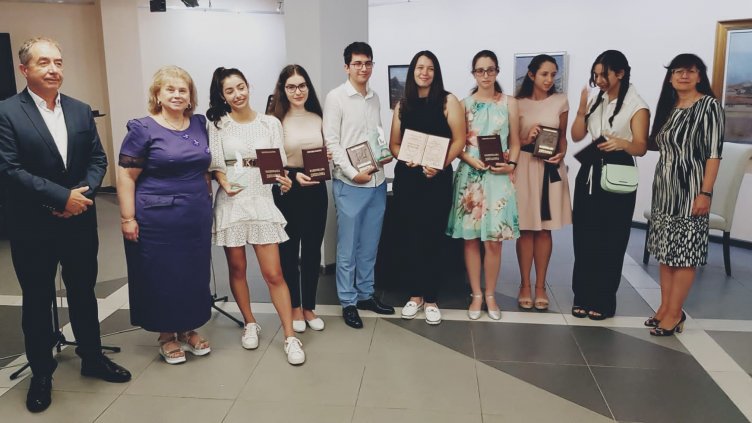 Седем зрелостници от Варна получиха национална диплома за отличен успех