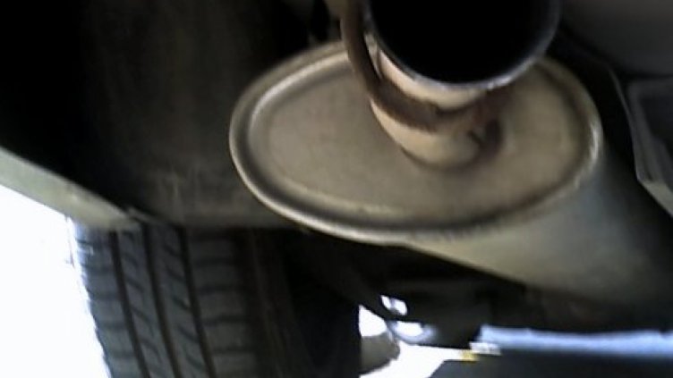 Откраднаха ауспуха на кола във Варна