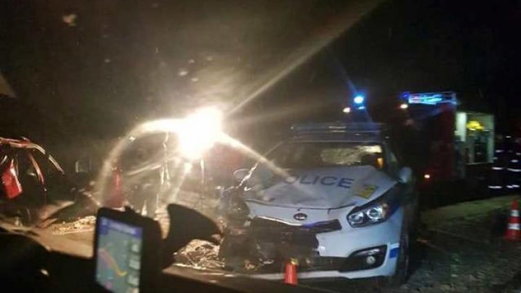 Катастрофа с полицейски автомобил затрудни движението по пътя София- Варна