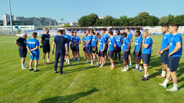 Спартак започна с 18 футболисти и неясно бъдеще