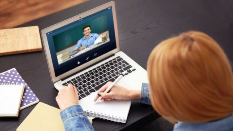 Над 900 ученици във Варненскo учат онлайн