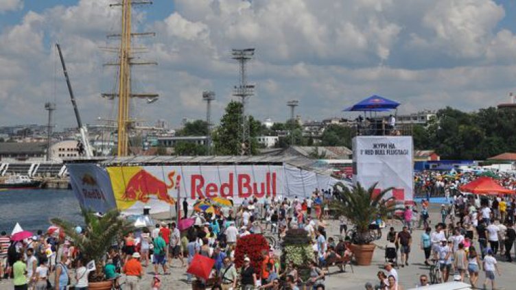 Хиляди варненци очакват първия опит за летене