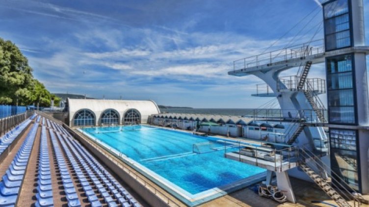 Затварят басейн „Юлиян Русев“ за 2 седмици