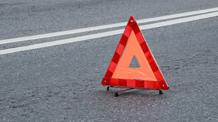 Влекач с полуремарке се преобърна на АМ "Тракия"