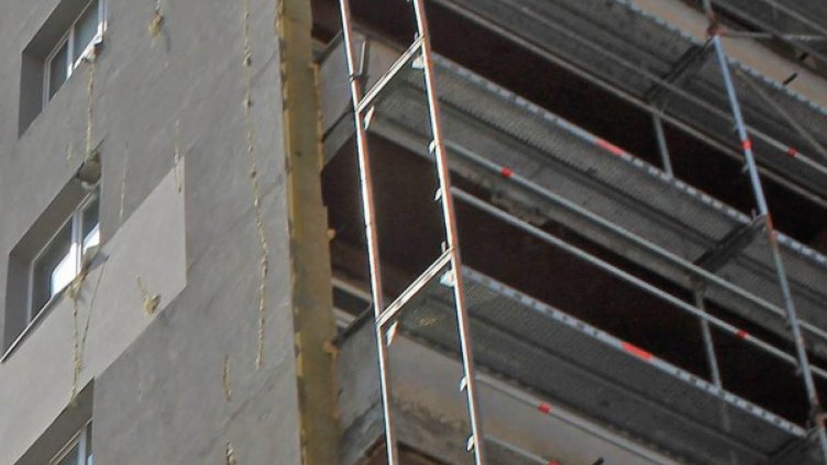 Инцидент в Бургас: Ток по скеле убил строителен работник?