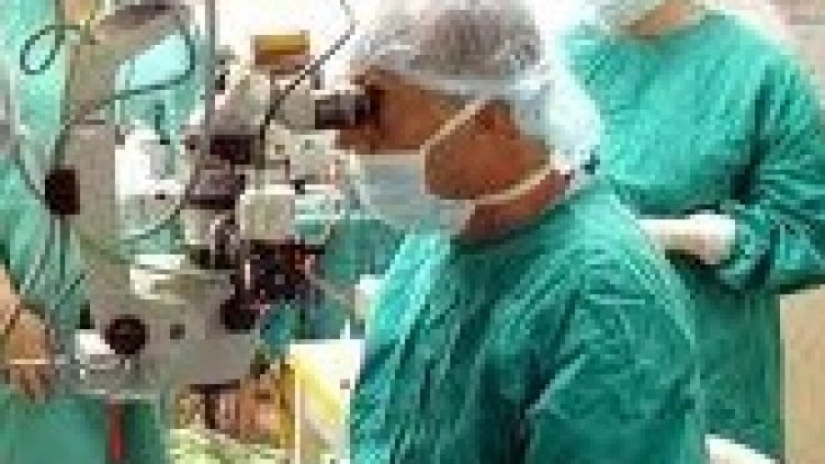 Осигуряват средства за нов операционен микроскоп на Очната болница