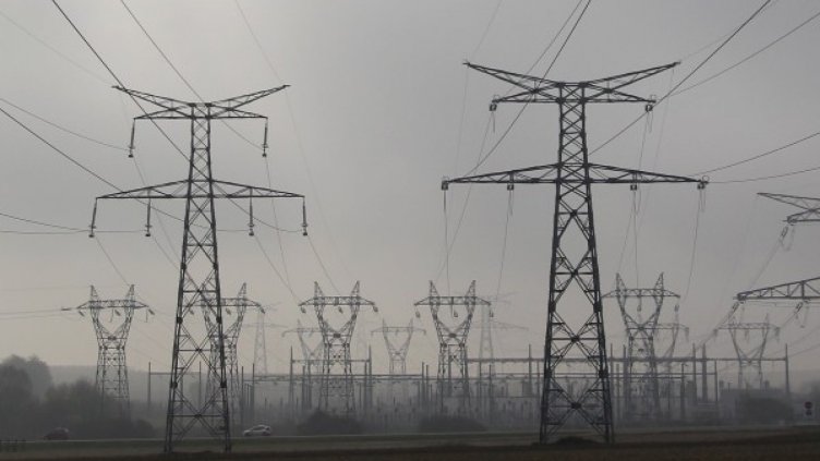 Строителна фирма остави без ток 1100 домакинства в Костенец