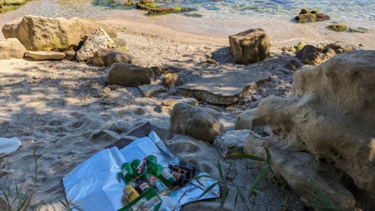 Къмпингари оставят тонове боклук по дивите варненски плажове