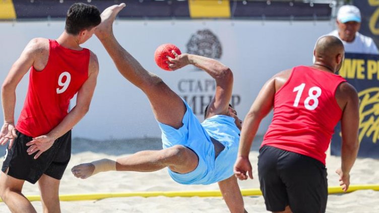Мъжете разбиха Малта на Европейските квалификации по плажен хандбал във Варна