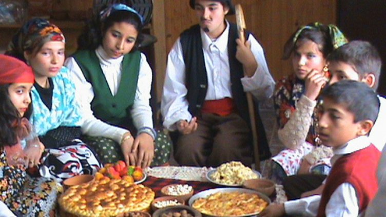 С народни танци посрещат ромската Нова година тази вечер 